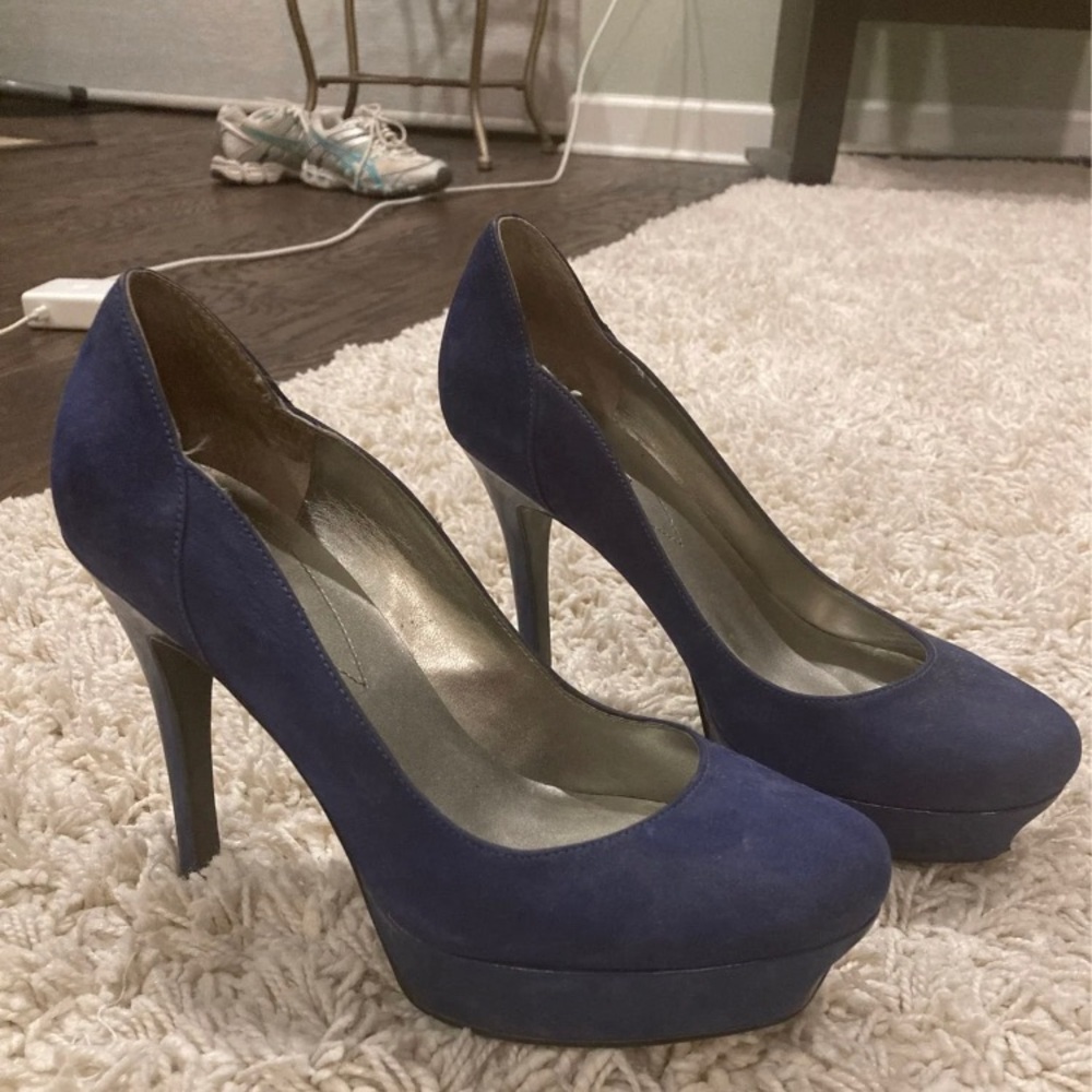 GUESS Blue Suede Stiletto Size 7m